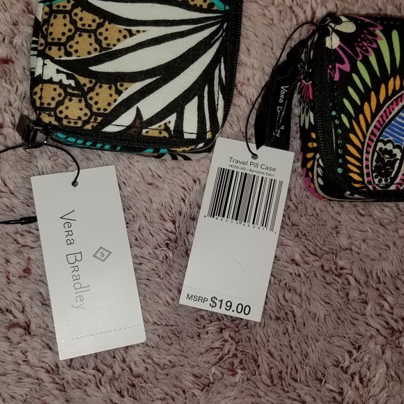 💥All are SOLD💥 Vera Bradley pill box - Picture 2 of 3